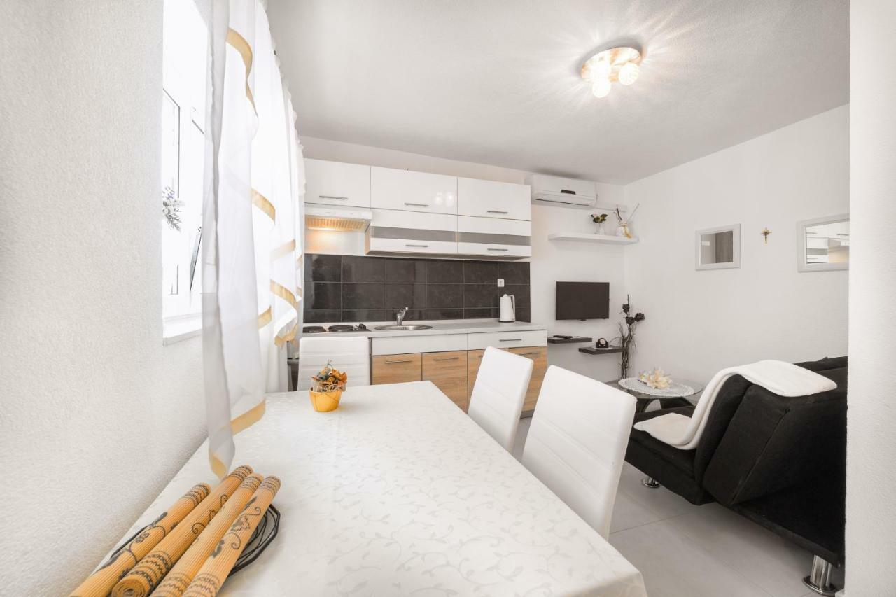 Apartments Lipic Vodice Exterior photo