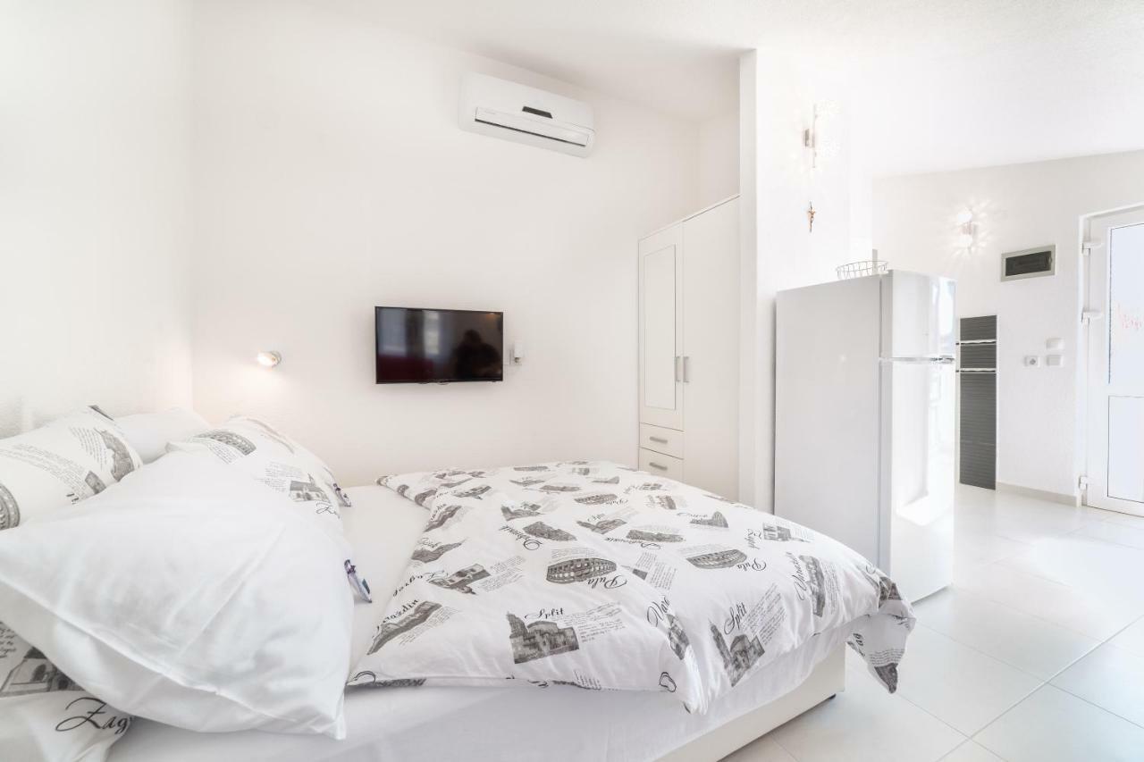 Apartments Lipic Vodice Exterior photo